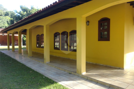 Chácara à venda com 4 suítes em Monte Alegre, Vinhedo, SP