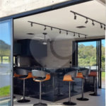 Casa à venda com 3 suítes no condomínio Figueira Garden, Atibaia - SP