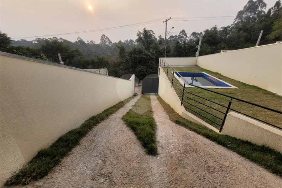Casa à venda com 3 quartos, sendo 1 suíte,  no condomínio Vale dos Gansos, Mairiporã - SP
