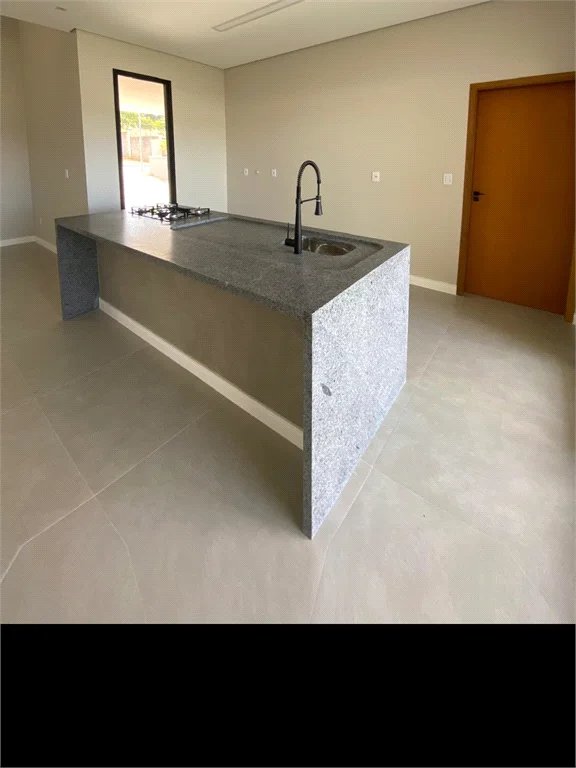 Casa à venda com 3 suítes no condomínio Parque das Camélias, Jundiaí - SP