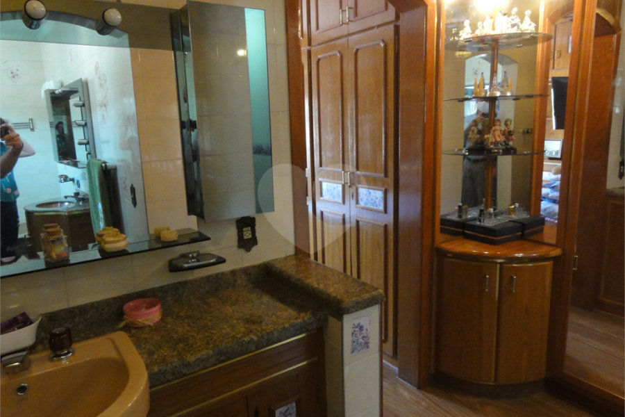 Sobrado à venda com 6 quartos, sendo 4 suítes, em Tremembé, São Paulo, SP