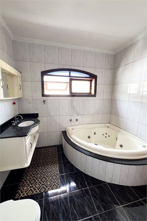 Casa à venda com 4 quartos, sendo 2 suítes,  no condomínio Villaggio Capriccio, Louveira - SP