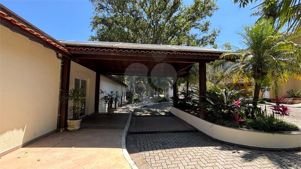 Sobrado à venda com 3 quartos, sendo 1 suíte, no condomínio Villagio da Granja, Cotia - SP