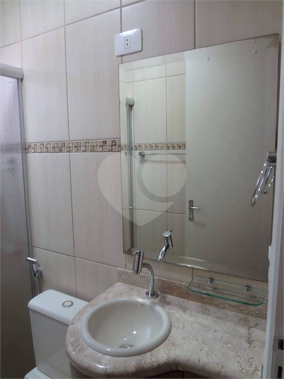Apartamento no Condomínio Residencial Ipê I .
