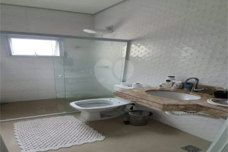 Casa à venda com 3 quartos, sendo 1 suíte, em Vila Santa Rosália, São Roque, SP