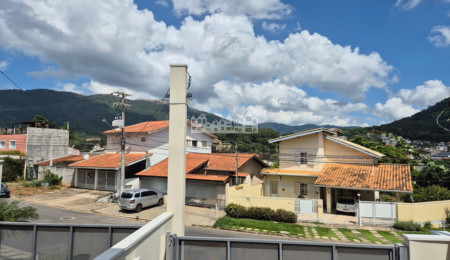 Casa à venda no bairro Recreio Maristela em Atibaia com linda vista para as montanhas