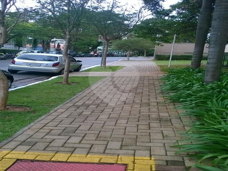 Sobrado à venda com 4 quartos, sendo 2 suítes, em Vila Sônia, São Paulo, SP