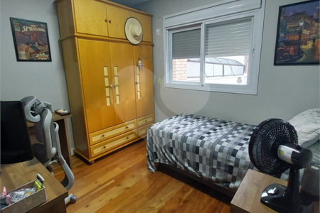 Sobrado à venda com 3 quartos, sendo 1 suíte, em Vila Nova Socorro, Mogi das Cruzes, SP