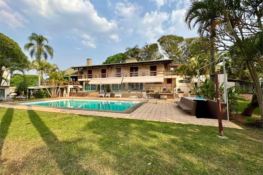 Casa à venda com 7 quartos, sendo 4 suítes, no condomínio Campos de Mairiporã Gleba 1, Mairiporã - SP