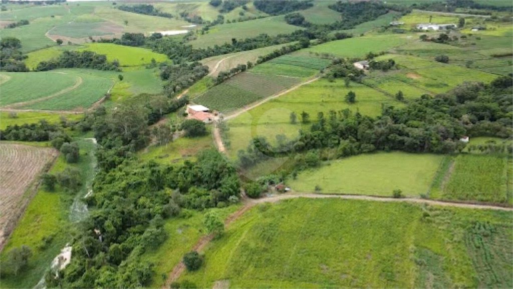 Sítio à venda com 4 quartos, sendo 1 suíte, no Centro, Elias Fausto, SP