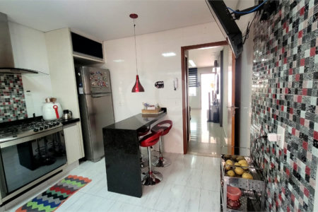 Sobrado à venda com 3 quartos, sendo 1 suíte, em Vila Nivi, São Paulo, SP