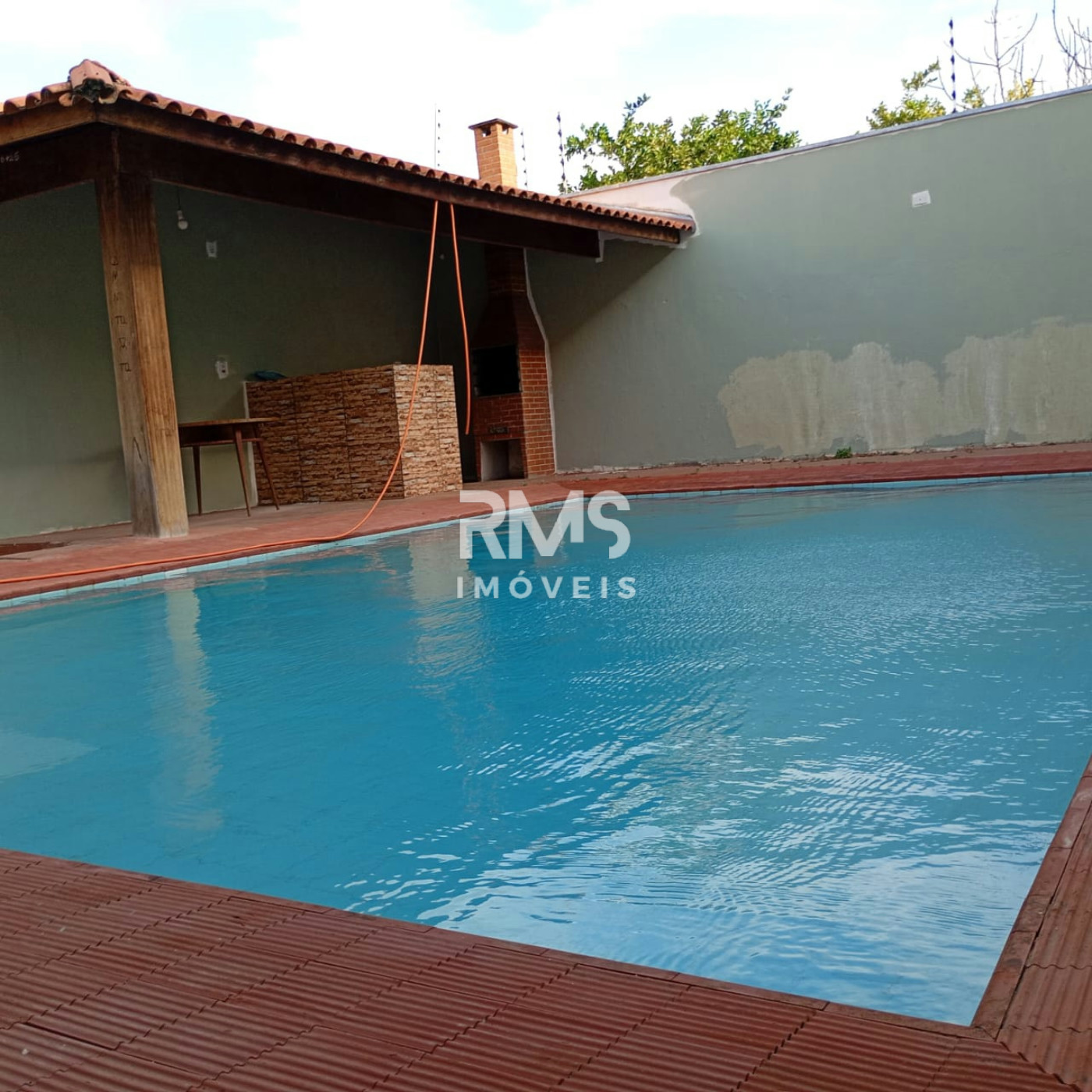 Casa à venda ou para alugar com 3 quartos, sendo 1 suíte,  no Centro, Angatuba, SP