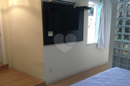 Casa à venda com 3 quartos, sendo 1 suíte,  no condomínio Conselheiro Ferraz, Rio de Janeiro - RJ