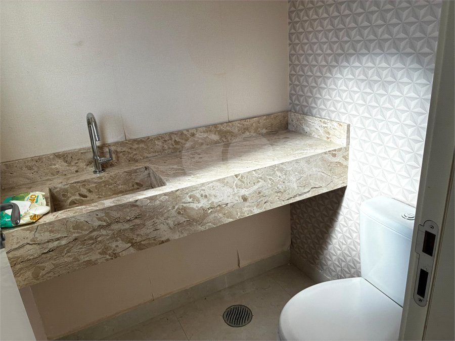 Casa para alugar com 3 quartos, sendo 1 suíte,  no condomínio Bella Roma, São Roque - SP