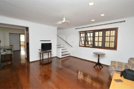 Casa à venda com 5 quartos, sendo 2 suítes, em Vila Galvão, Guarulhos, SP