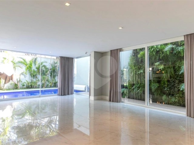 Casa à venda com 4 suítes no condomínio Hípica Garden, São Paulo - SP