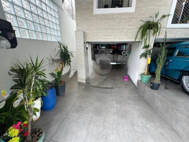 Sobrado à venda com 4 quartos, sendo 1 suíte,  em Vila Gustavo, São Paulo, SP