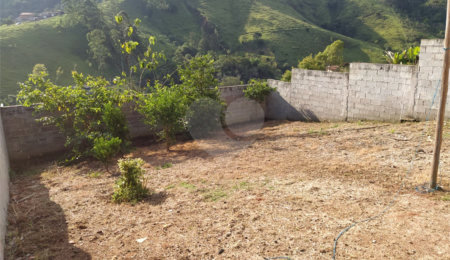 Casa Térrea à venda com 3 quartos, sendo 1 suíte,  no Centro, Salesópolis, SP