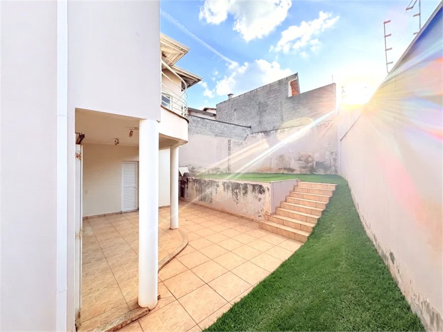 Casa à venda com 3 suítes em Parque Nova Suíça, Valinhos, SP