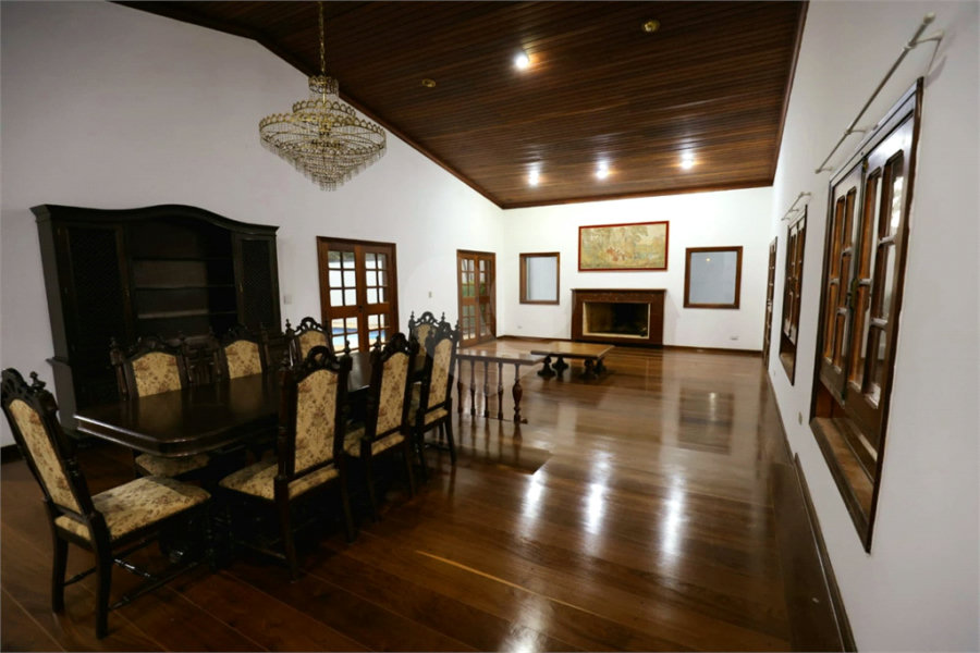 Casa à venda com 4 quartos, sendo 2 suítes, em Santana, São Paulo, SP