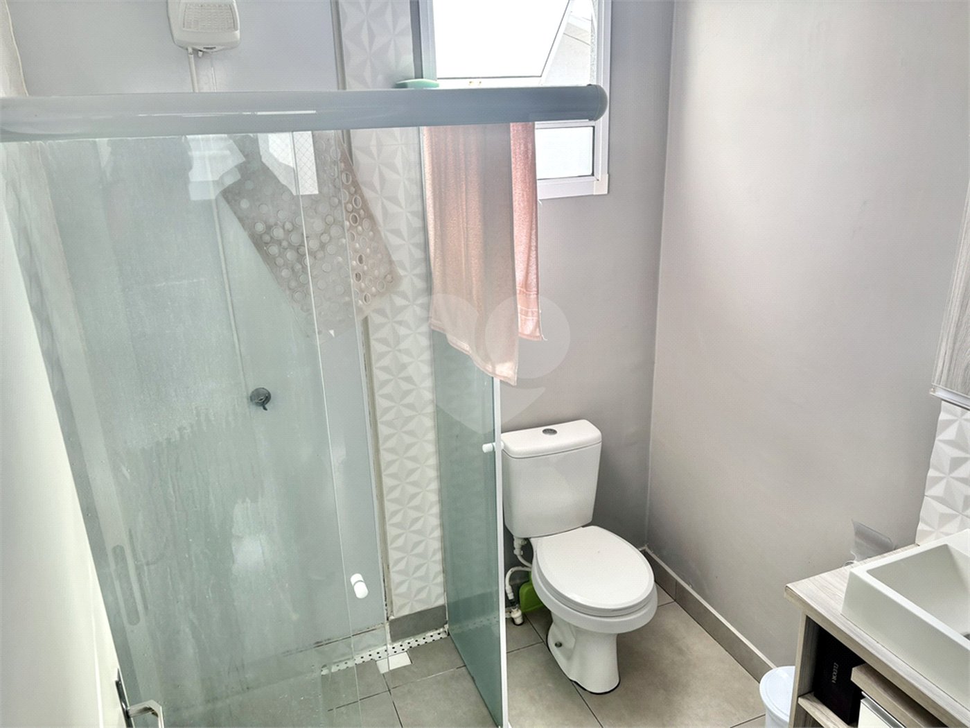 Casa à venda com 2 quartos, sendo 1 suíte, no condomínio Residencial Jasmin, Itapetininga - SP
