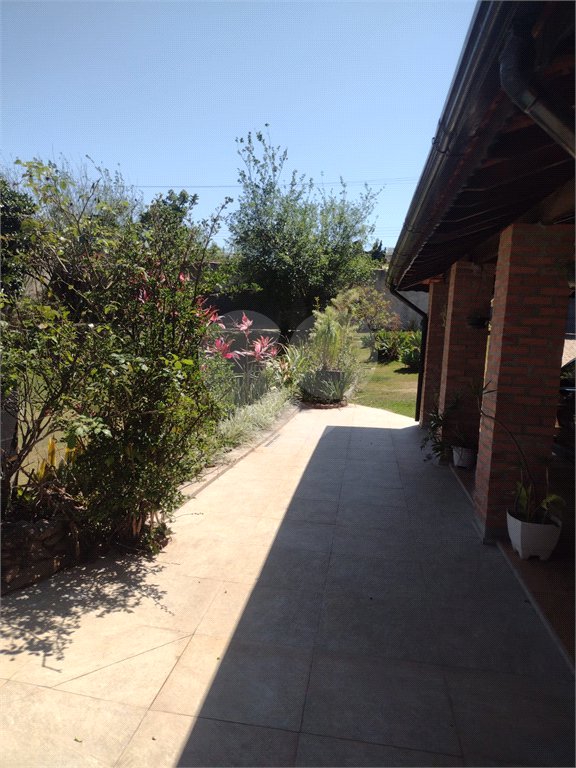 Casa à venda com 3 quartos, sendo 1 suíte, no condomínio Acmti - Colinas do Mosteiro, Terras de Itaici e Recanto dos Pássaros, Indaiatuba - SP