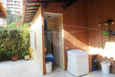 Sobrado à venda com 3 quartos, sendo 1 suíte,  em Jardim Marajoara, São Paulo, SP