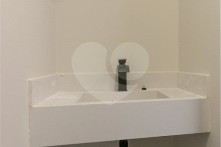 Sobrado à venda com 3 quartos, sendo 1 suíte, em Vila Gumercindo, São Paulo, SP
