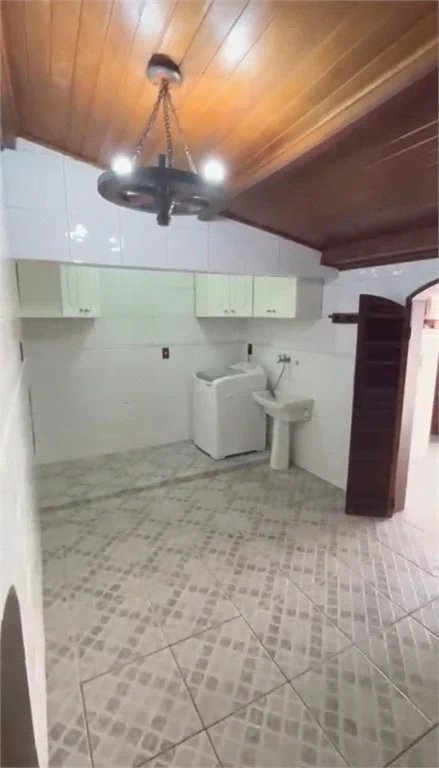 Casa à venda com 3 suítes em Vila Romana, São Paulo, SP