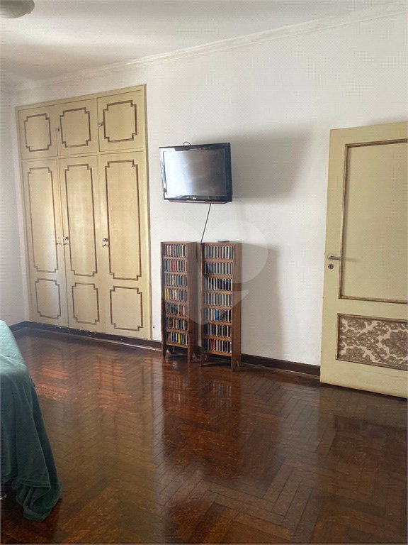 Apartamento à venda com 3 quartos, sendo 1 suíte,  em República, São Paulo, SP