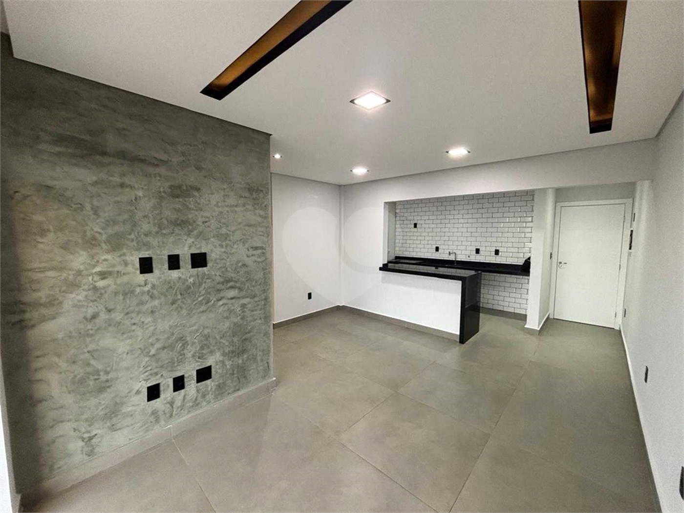 Apartamento à venda com 2 quartos, sendo 1 suíte,  em Vila Hortência, Sorocaba, SP