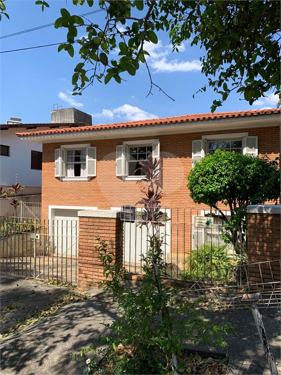Casa à venda com 4 quartos, sendo 1 suíte, em Caxingui, São Paulo, SP