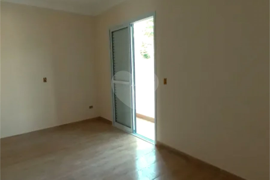 Sobrado à venda ou para alugar com 3 suítes em Vila Pedra Branca, São Paulo, SP