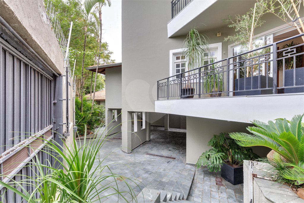 Casa à venda com 5 quartos, sendo 3 suítes, em Alto da Boa Vista, São Paulo, SP