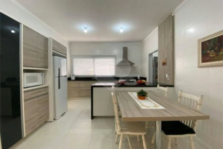 Casa à venda com 4 suítes no condomínio Ipê Velho, Vinhedo - SP