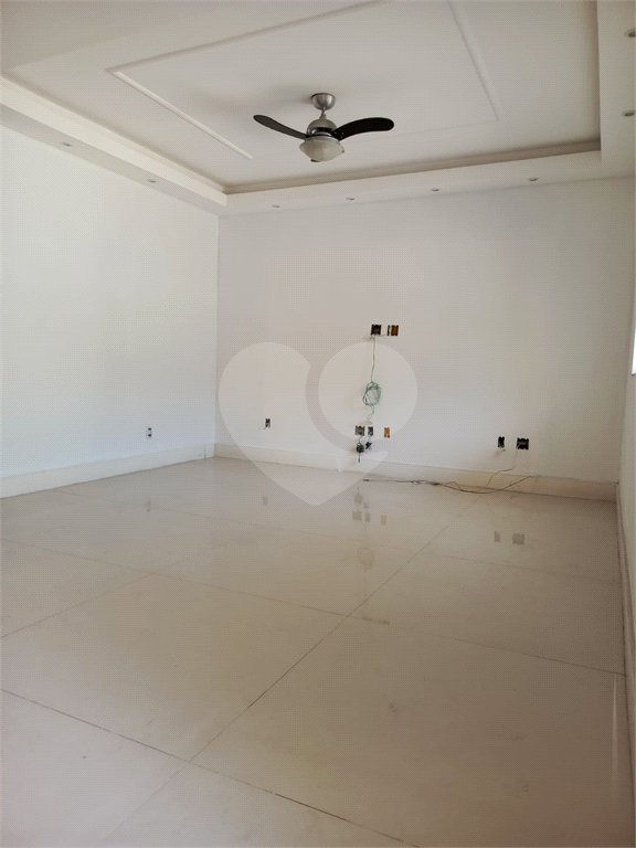Casa à venda com 4 quartos, sendo 1 suíte, no condomínio Atlantico Sul, Rio de Janeiro - RJ