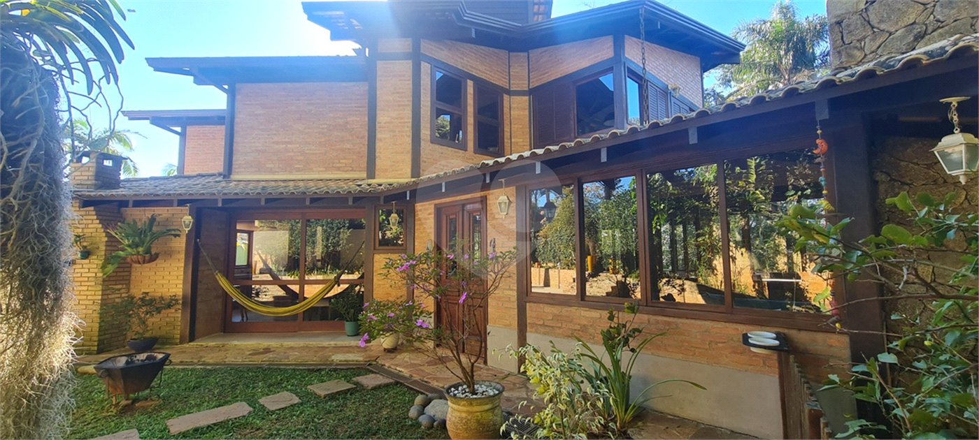 Casa à venda com 4 suítes em Serra da Cantareira, Mairiporã, SP