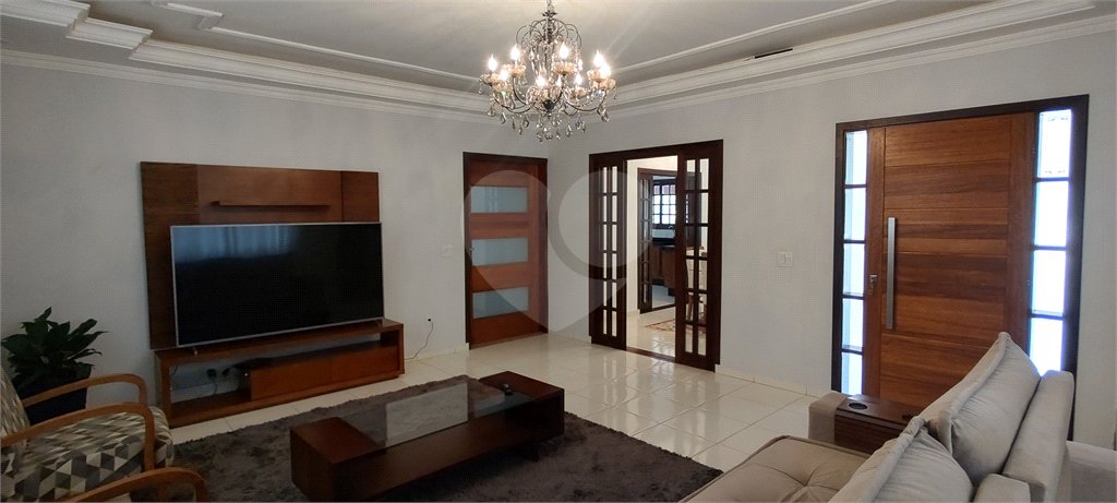 Casa à venda com 4 suítes no Centro, Extrema, MG