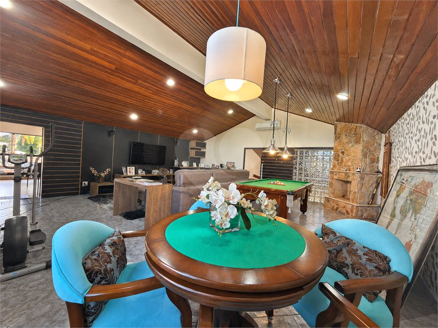 Casa à venda com 5 suítes no condomínio Parque Village Castelo, Itu - SP