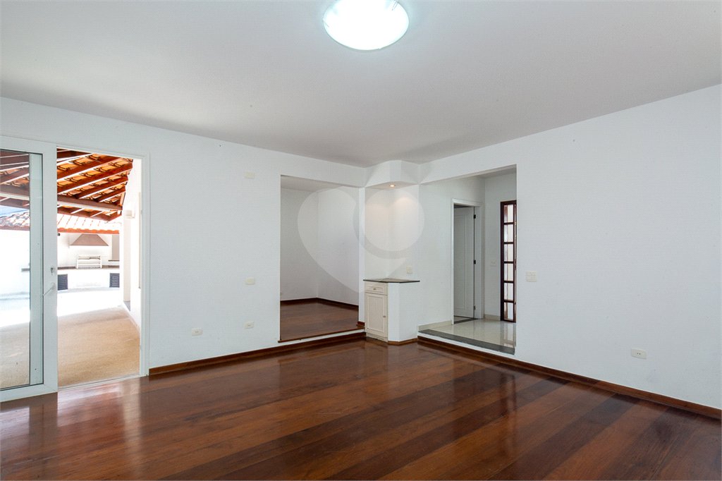 Sobrado à venda com 5 quartos, sendo 3 suítes, em Alto da Boa Vista, São Paulo, SP