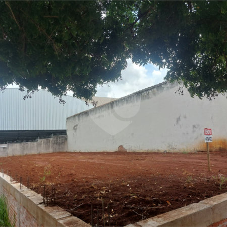 Terreno para venda na Vila Carmem.