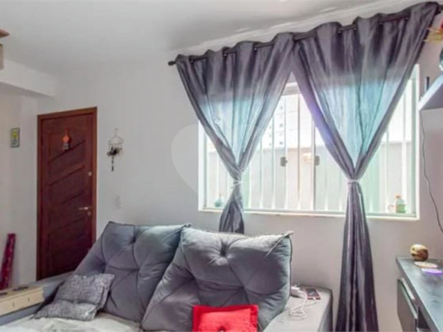 Casa à venda com 2 suítes no condomínio Residencial Flor de Lis, São Paulo - SP
