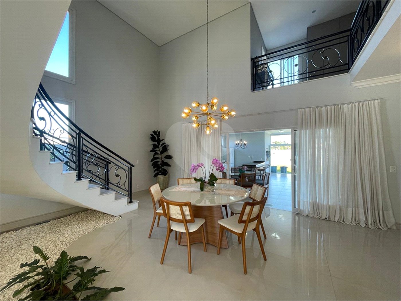 Casa à venda com 3 suítes no condomínio Arujá Verdes Lagos, Arujá - SP