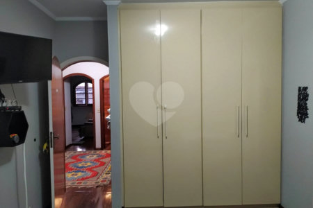 Sobrado à venda com 4 quartos, sendo 2 suítes, em Vila Paulicéia, São Paulo, SP