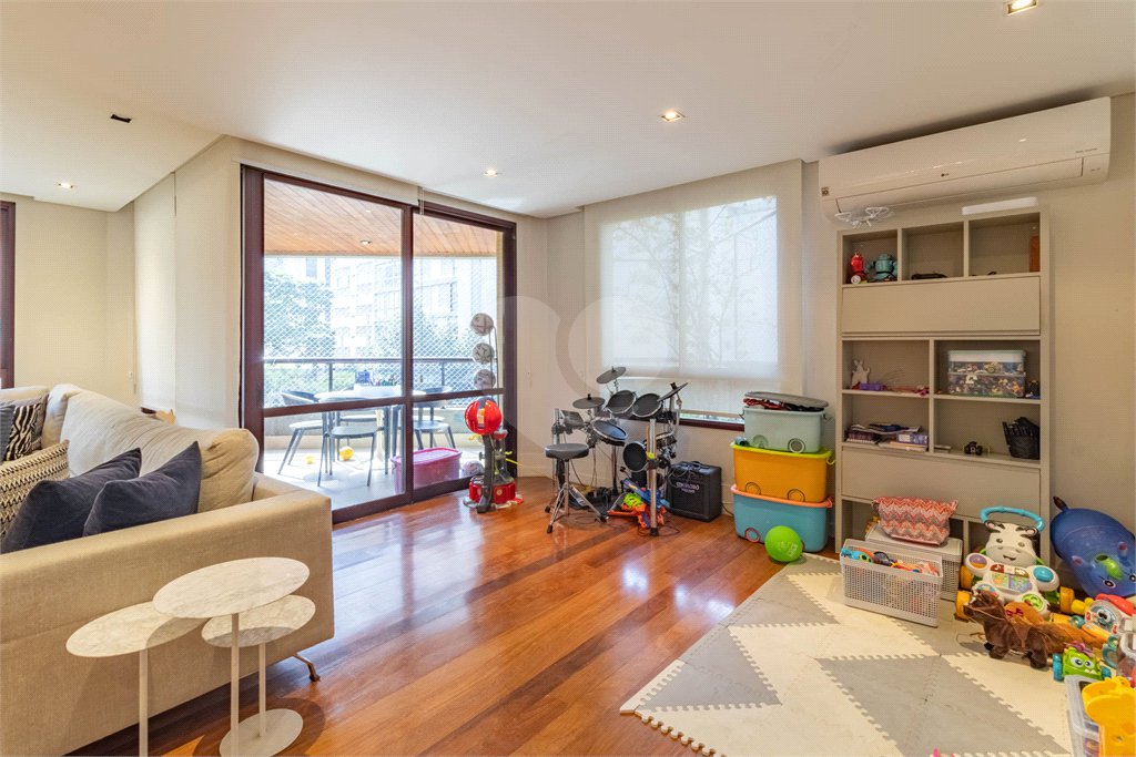 Apartamento à venda com 4 quartos, sendo 3 suítes, em Santa Cecília, São Paulo, SP