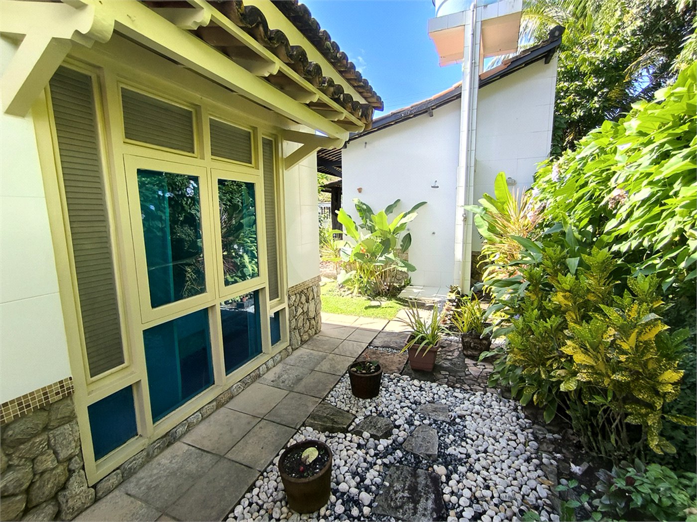 Casa à venda com 4 quartos, sendo 2 suítes, no Centro, Santa Cruz Cabrália, BA