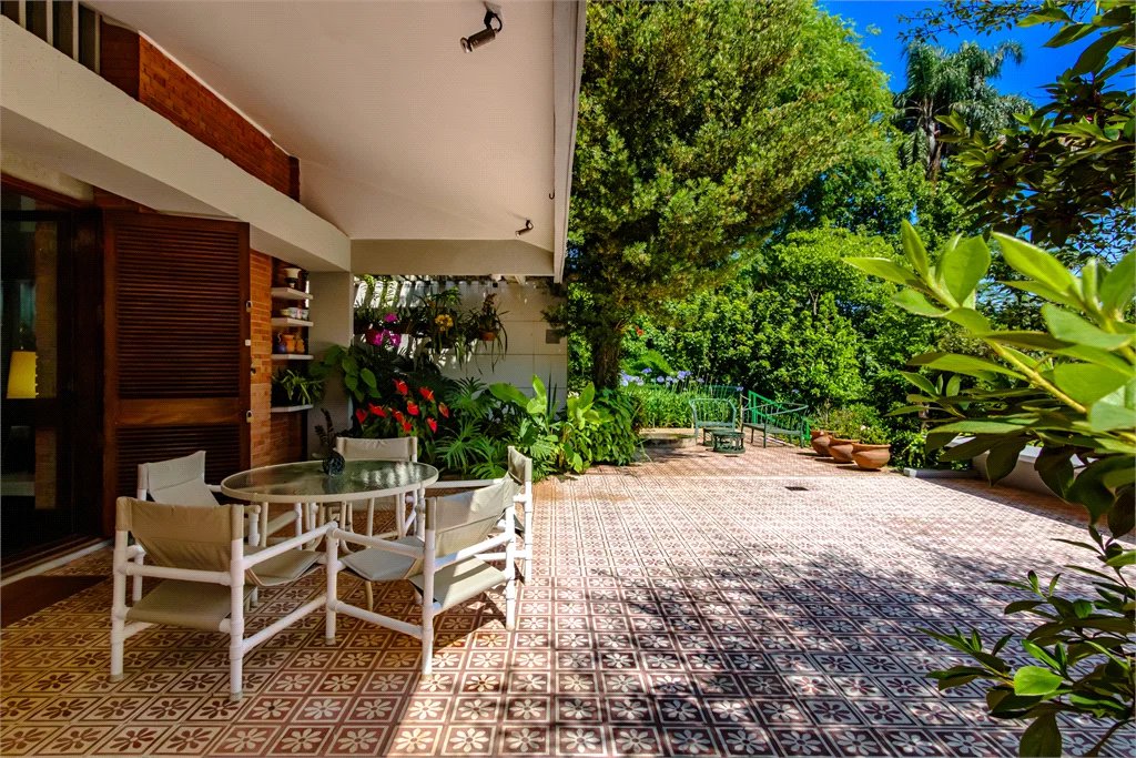 Casa à venda com 4 quartos, sendo 1 suíte,  em Jardim Leonor, São Paulo, SP