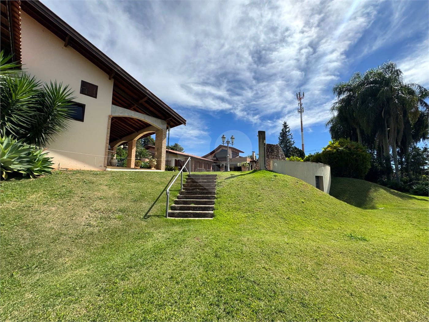 Casa à venda com 7 quartos, sendo 3 suítes,  em Jardim Colombo, Itapetininga, SP