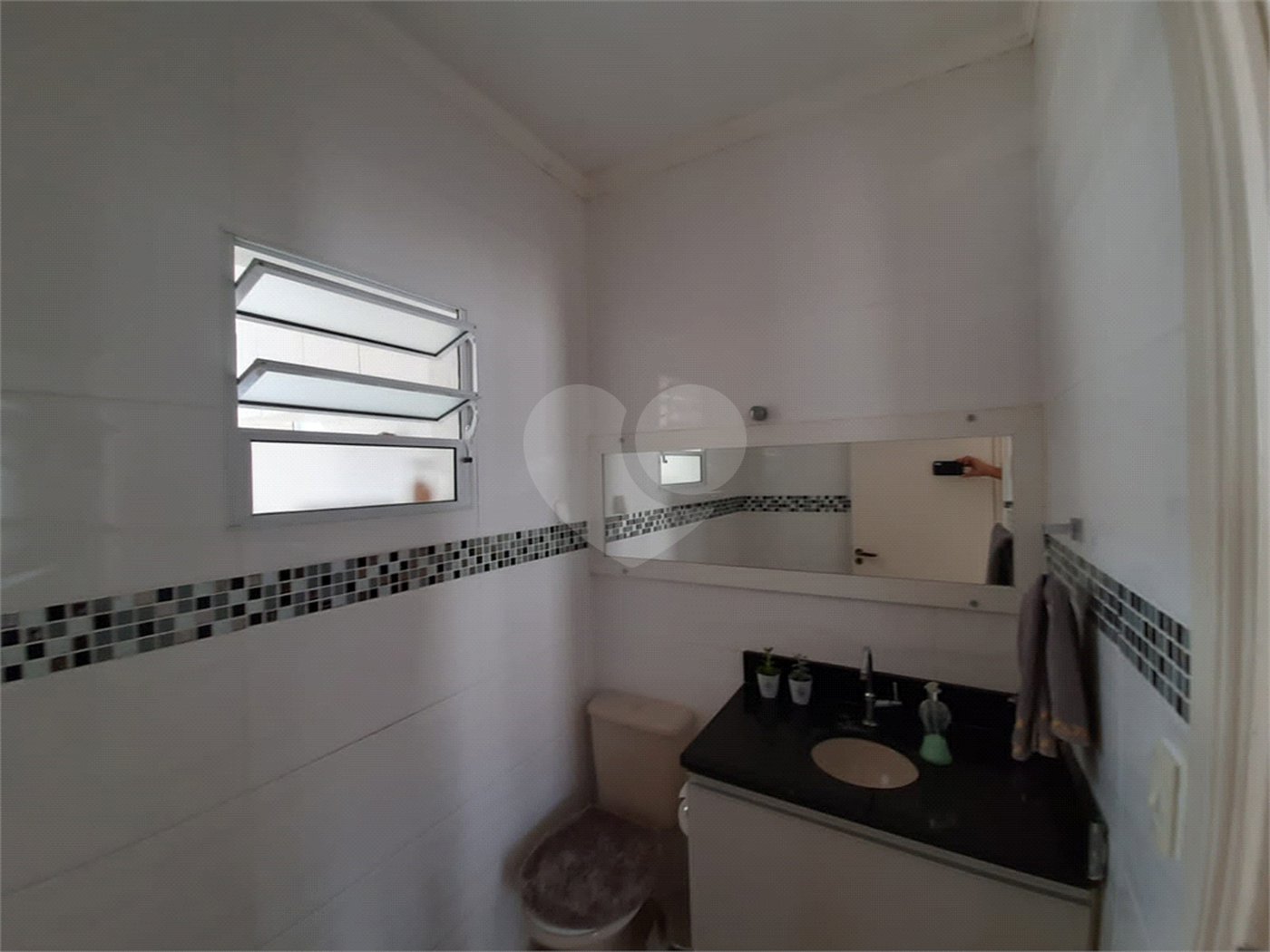 Sobrado à venda com 3 quartos, sendo 1 suíte, em Vila Suissa, Mogi das Cruzes, SP