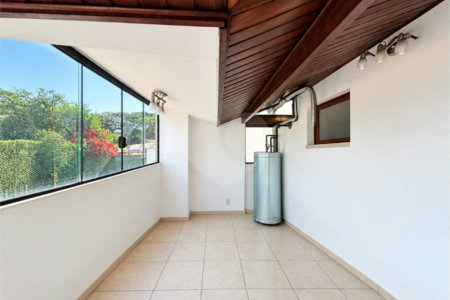 Casa à venda com 3 quartos, sendo 1 suíte, no condomínio Vila das Emboabas, São Paulo - SP